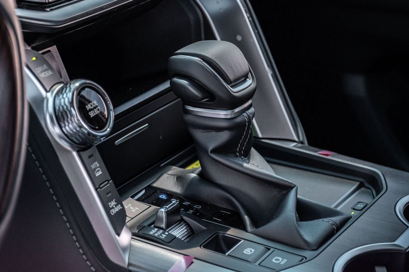 تويوتا لاند كروزر GXR TOYOTA LANDCRUSIER GXR HYBRIID 3.5L TWINTURBO