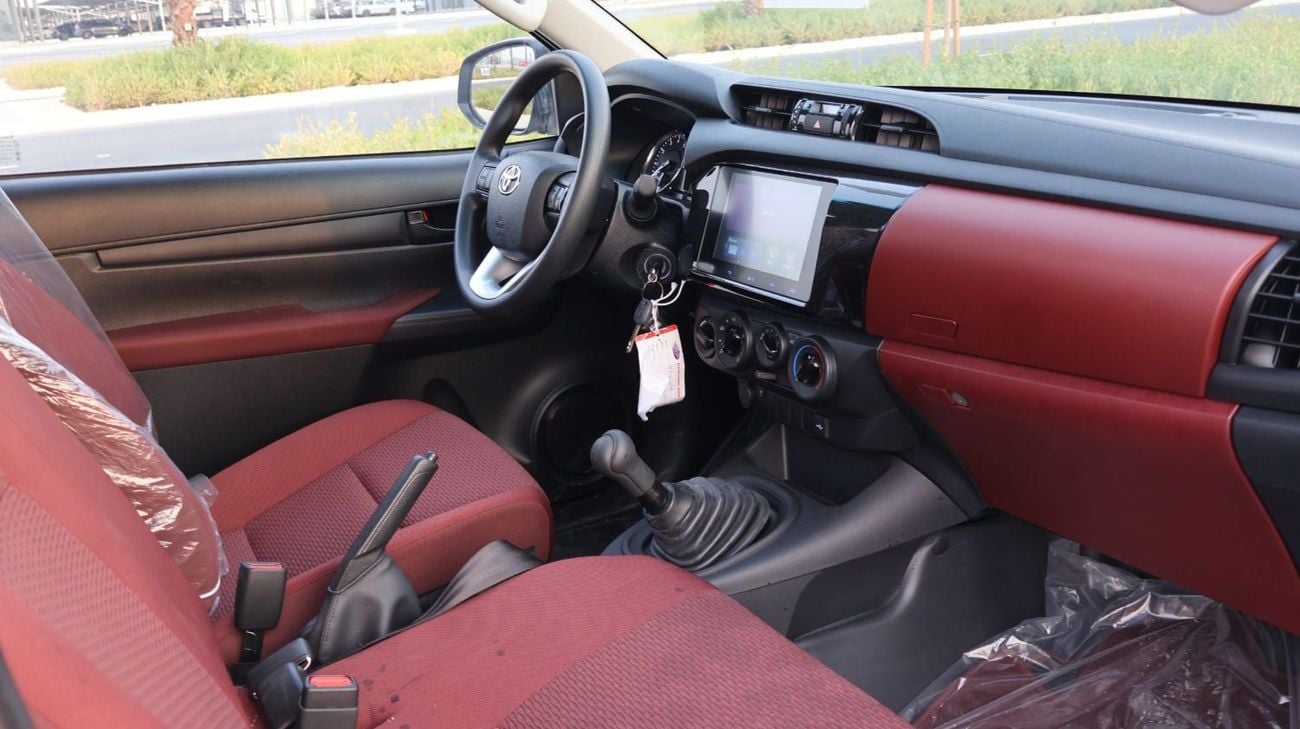 Toyota Hilux GL 2.7l single cabin manual transimition