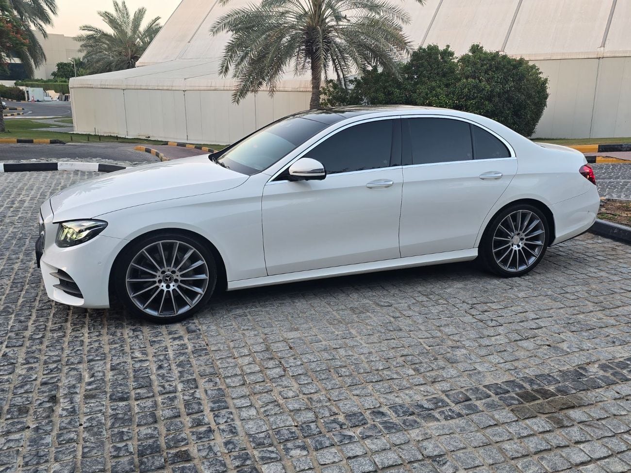 Mercedes Benz E300 AVANTGARDE SPORT