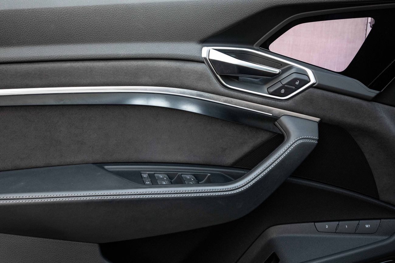 أودي Q8 SPORTPACKAGE SQ8 E-TRON | 5,288 P.M | 0% Downpayment | WARRANTY
