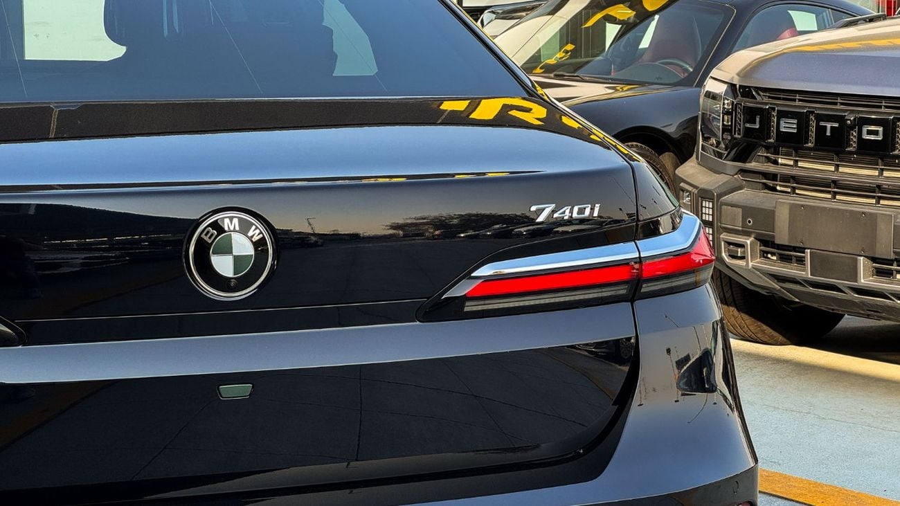 بي أم دبليو 740i إم سبورت 2023 GCC Agency Warranty Full Service History 3.0L Twin Turbo V6