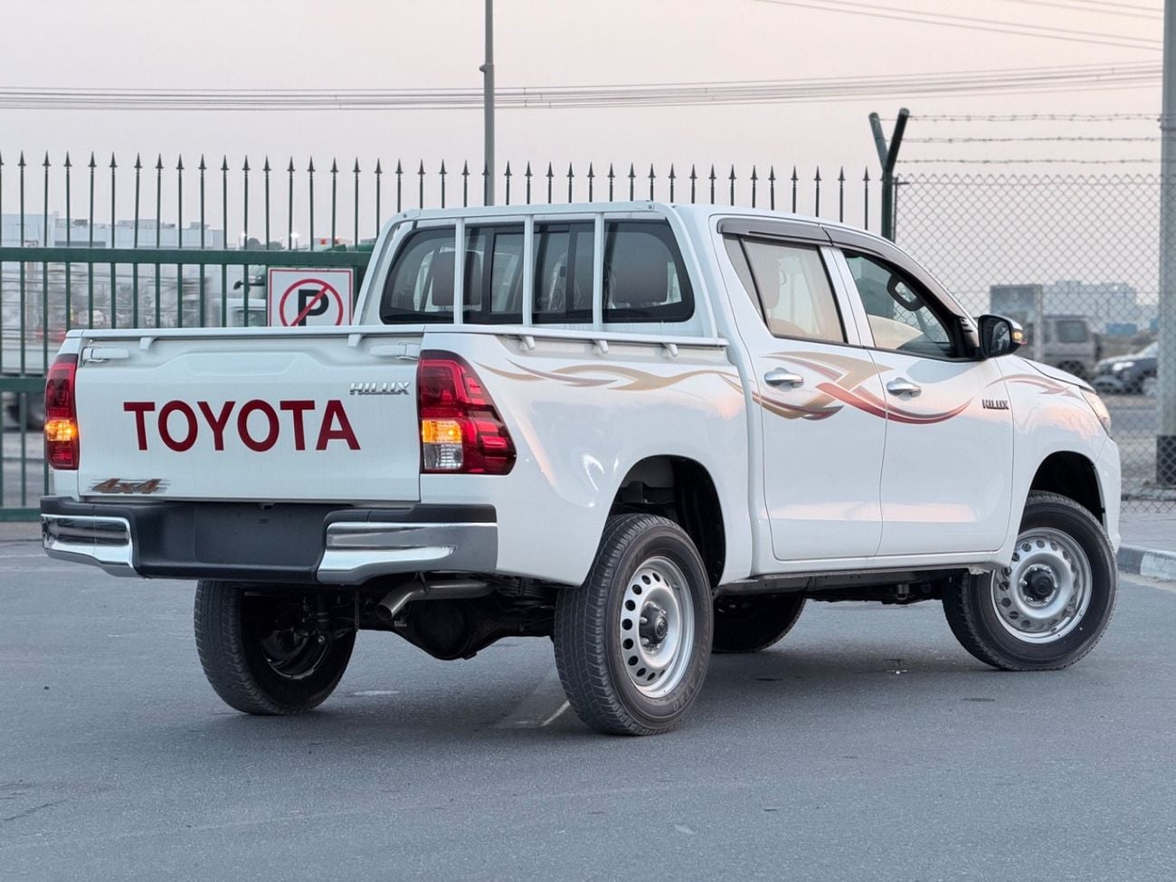 Toyota Hilux DLX TOYOTA HILUX (GUN125) 2.4L Pick-up 4WD 4 Doors