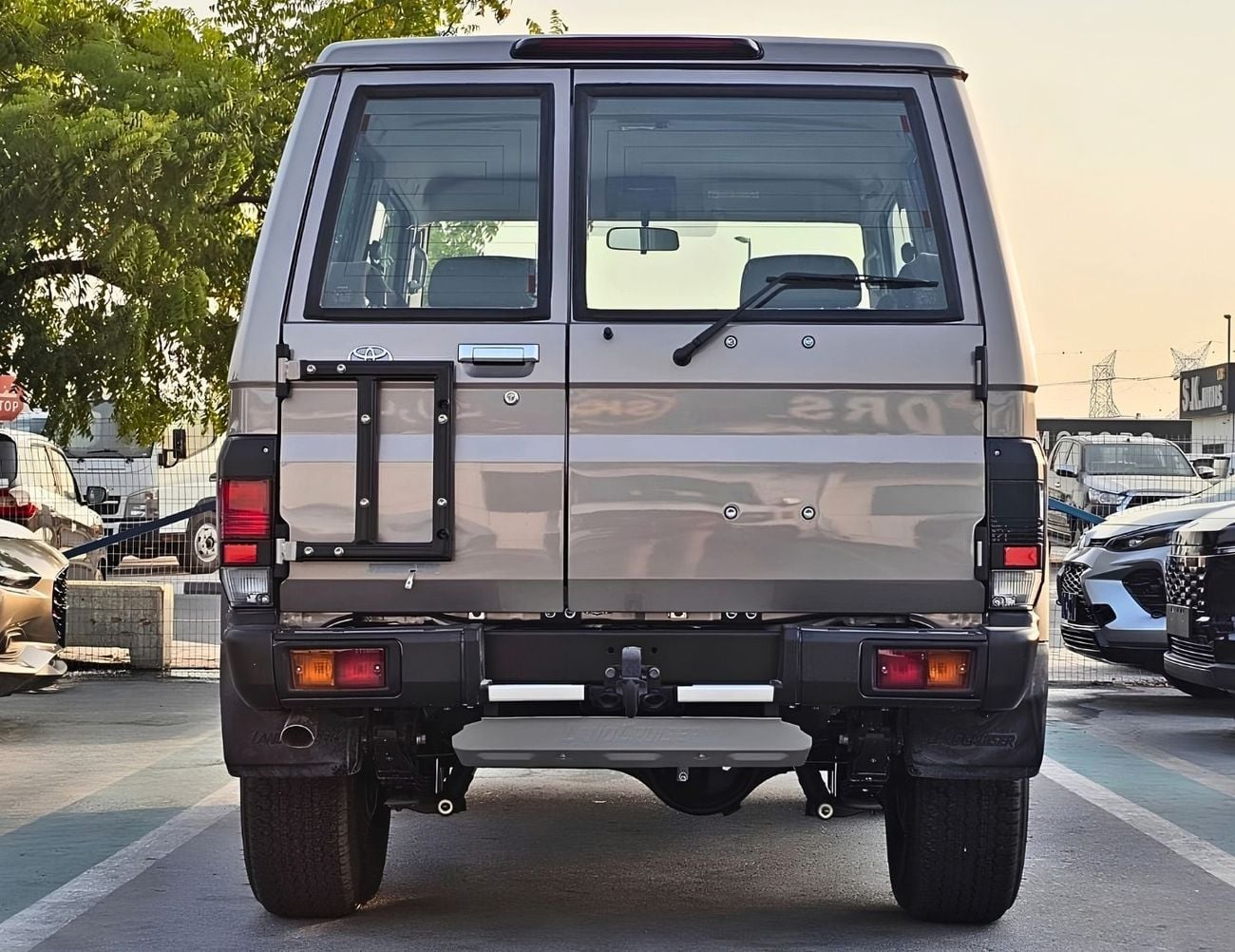 Toyota Land Cruiser 70 LC71 HARDTOP 3DOOR || 4.0L PETROL V6 M/T 4WD | DIFF LOCK | WINCH | OVER FENDER (CODE # X71MM)