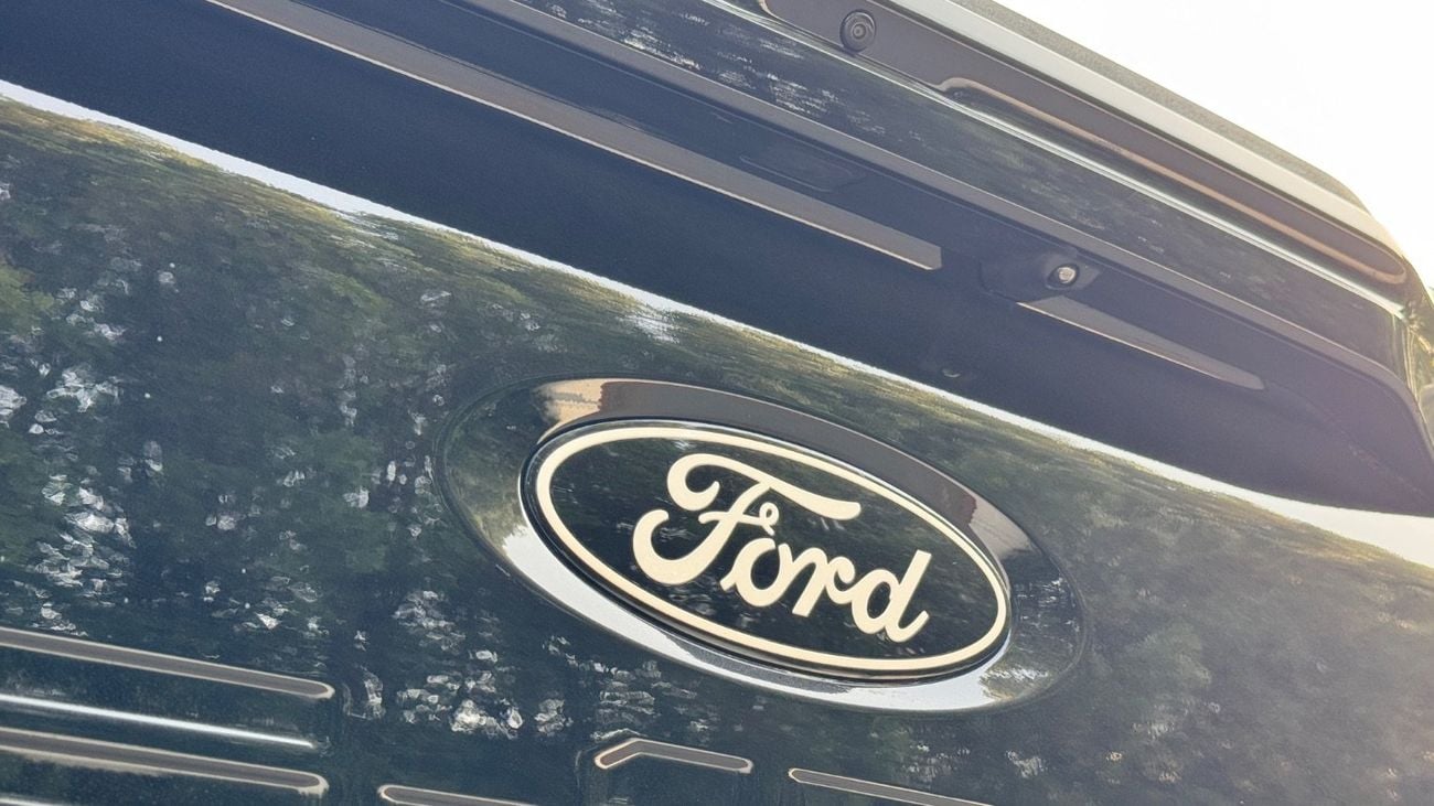 Ford F-150 LARIAT CREW CAB