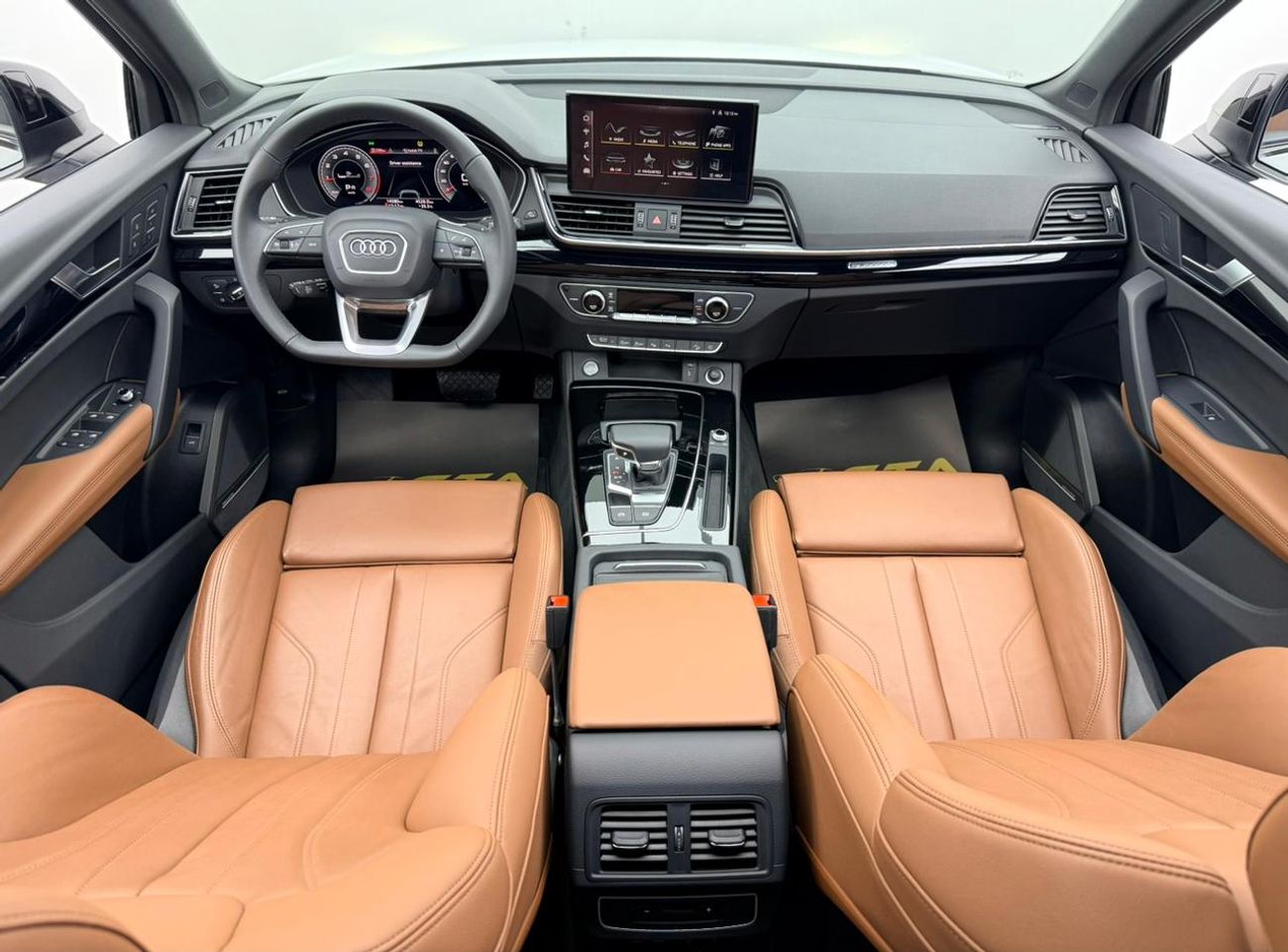 أودي Q5 45 TFSI SPORTBACK S-LINE 2024 Audi Q5 45TFSI Quattro S-Line, 2029 Audi Warranty + Service Pack, Low Km, Fully Loaded, GCC
