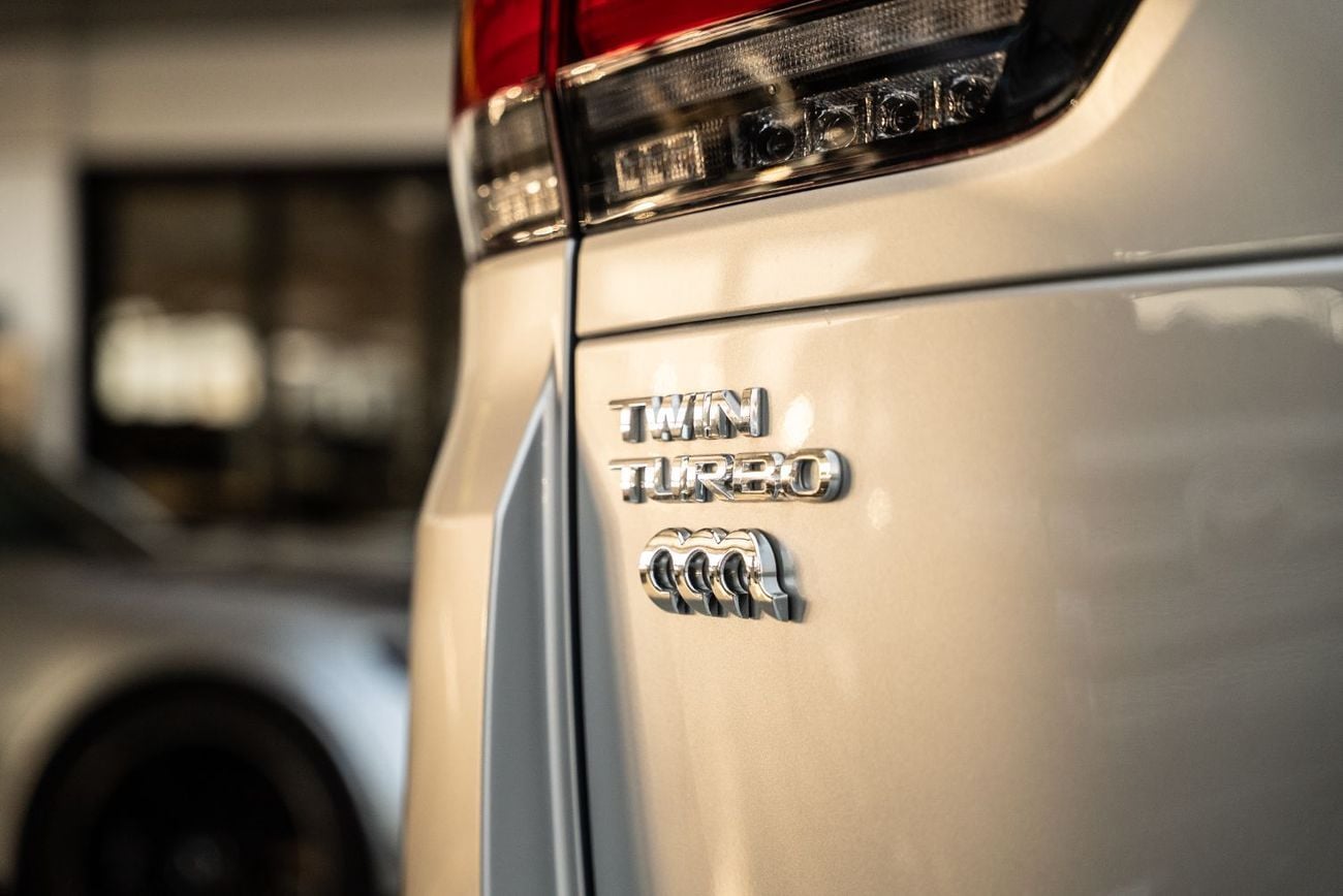 تويوتا لاند كروزر VXR