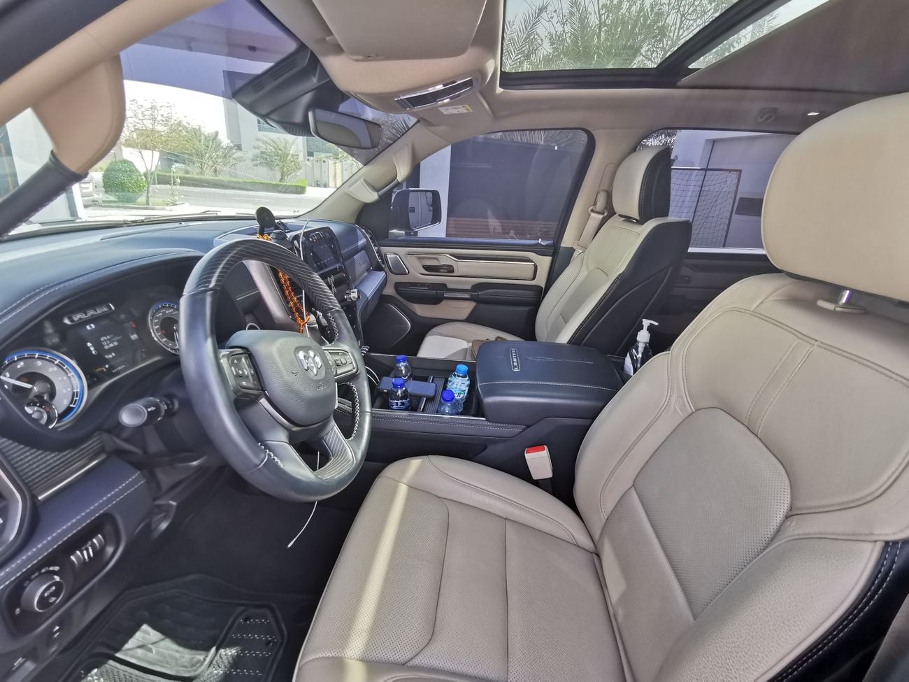 RAM 1500 LIMITED CREW GCC Specs, V8,1 Owner from new