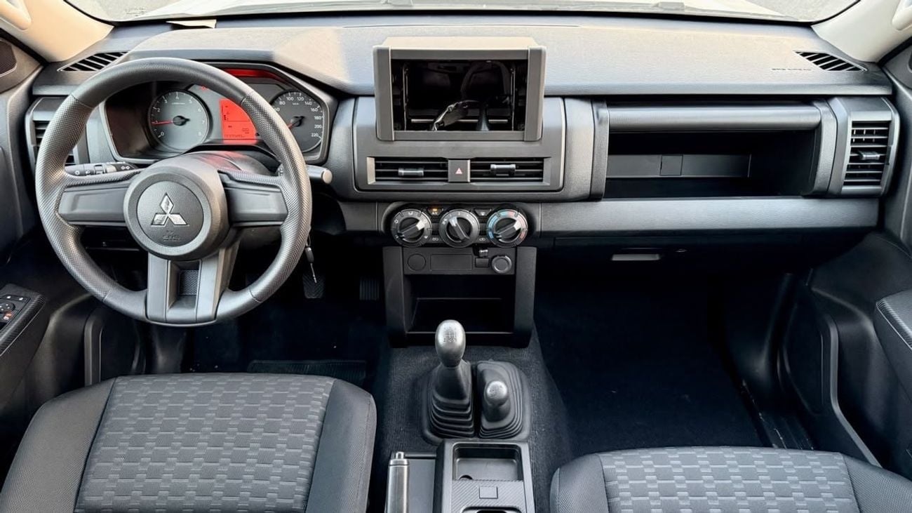 Mitsubishi L200 GLX MiTsUBiSHi - L-200 - M-Line - 2.4L - DC - MT - STaNDaRD - 2026 - WHiTE