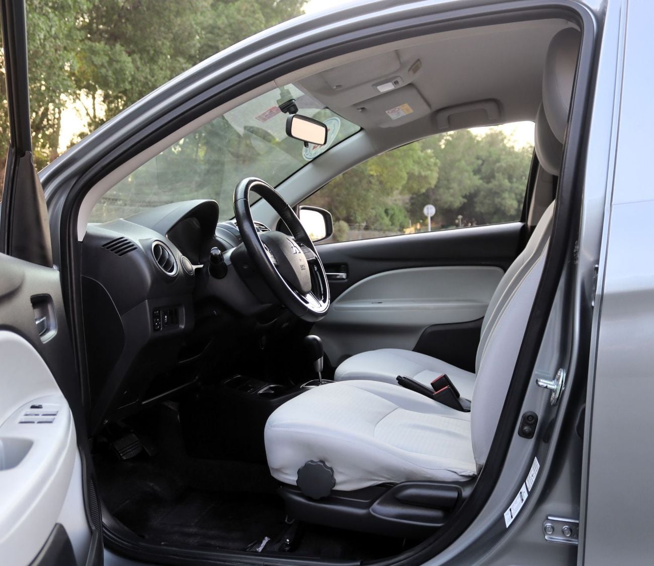 Mitsubishi Attrage GLX HIGHLINE ACCIDENTS FREE - ORIGINAL PAINT - FULL OPTION - GCC - PERFECT CONDITION INSIDE OUT