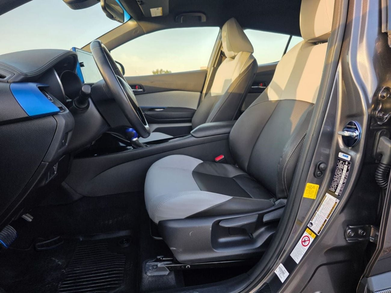 Toyota C-HR STANDARD Toyota C-HR TRD Edition Push button and leather seats