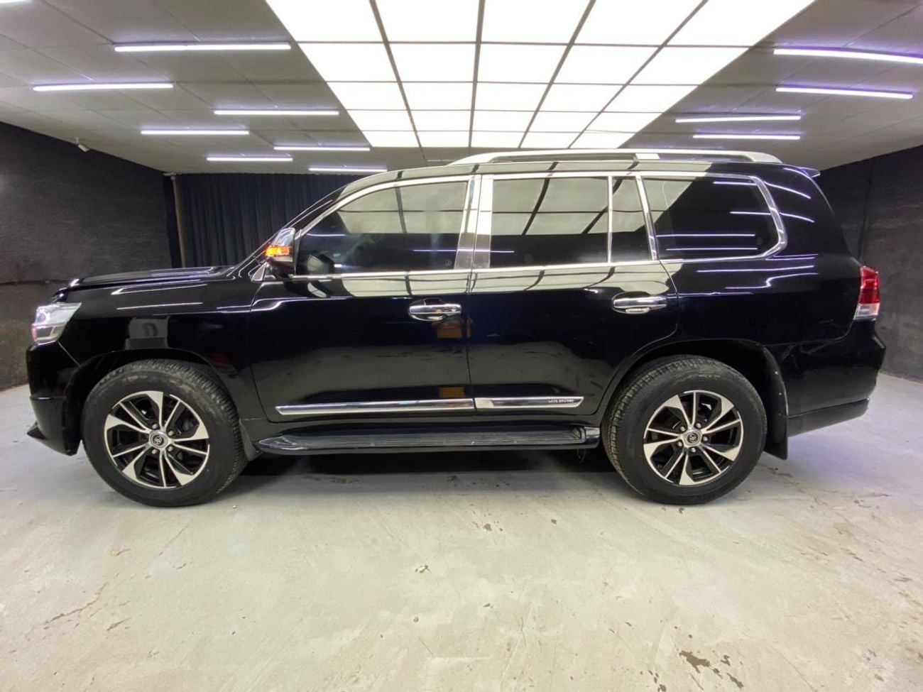 Toyota Land Cruiser Toyota Land Cruiser Diesel Model 2015 Modified to 2021 inside and outside