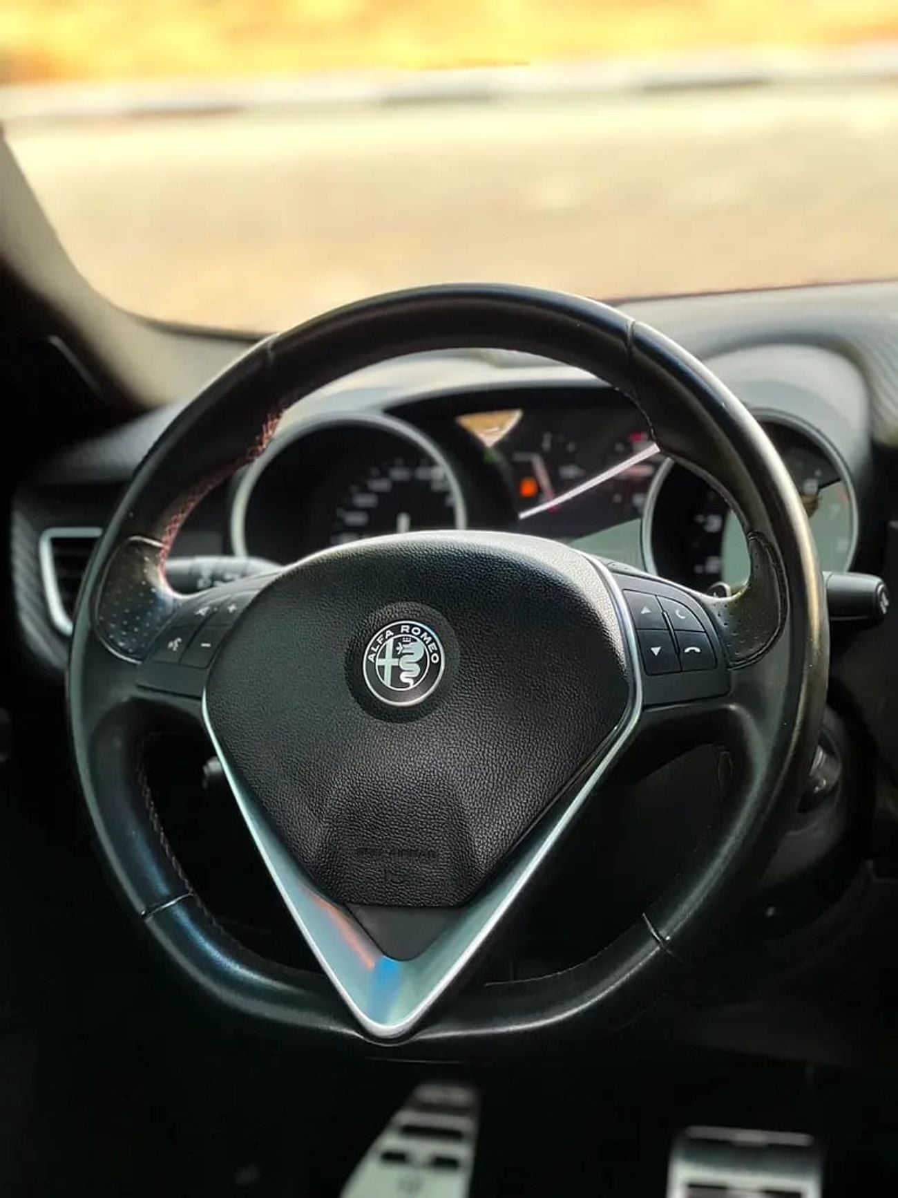 ألفا روميو جوليتا Stunning Mid Option | GCC Specs | Well Maintained