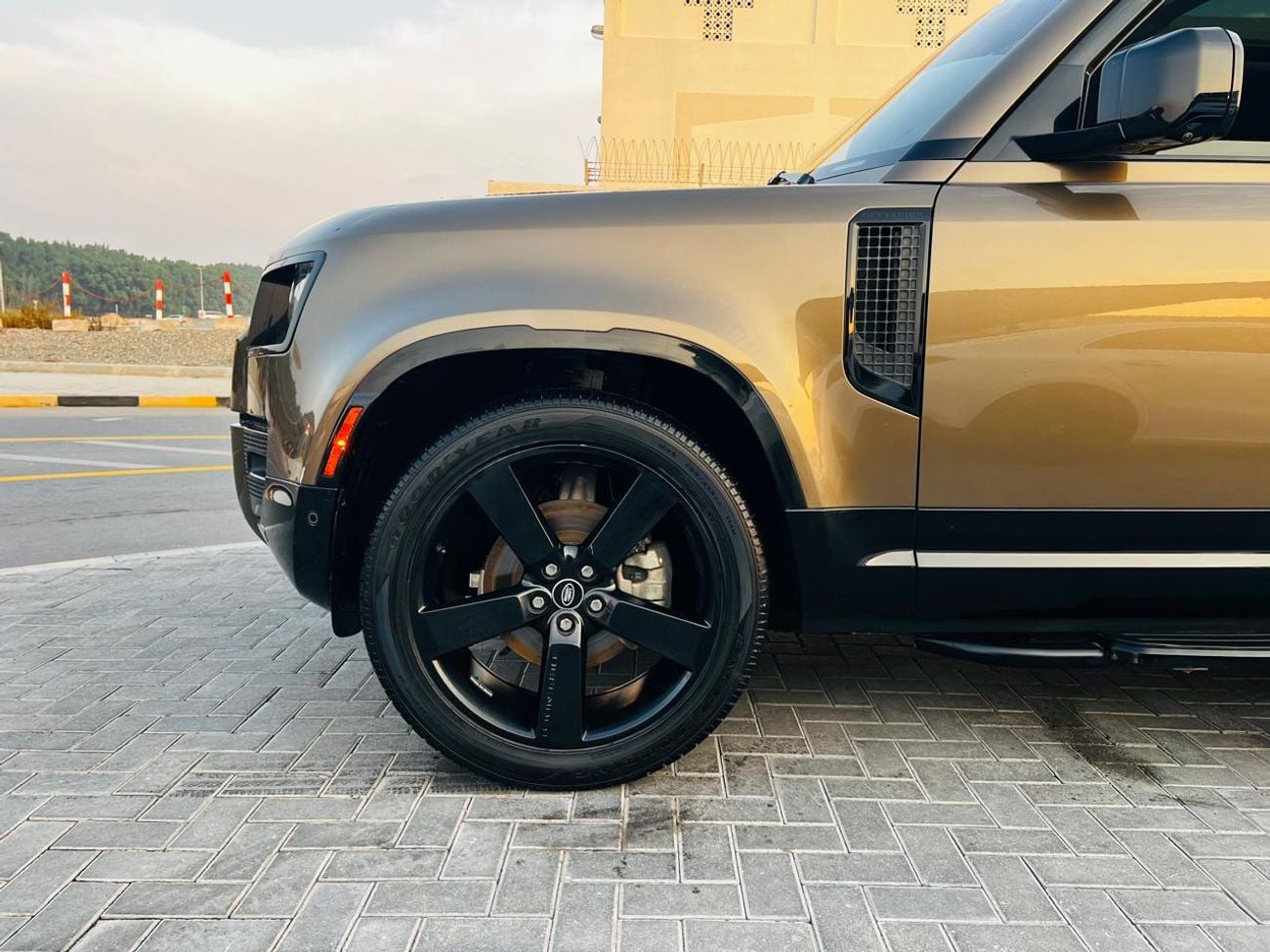 لاند روفر ديفندر 110 HSE P400