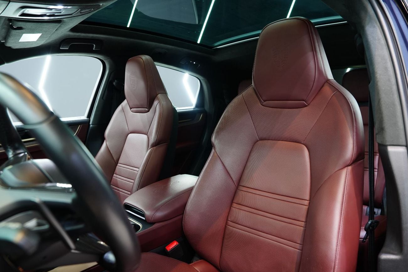 Porsche Cayenne GTS Coupe, Carbon Design Pack, Passenger Display, Burmester Audio, Dealer Warr!