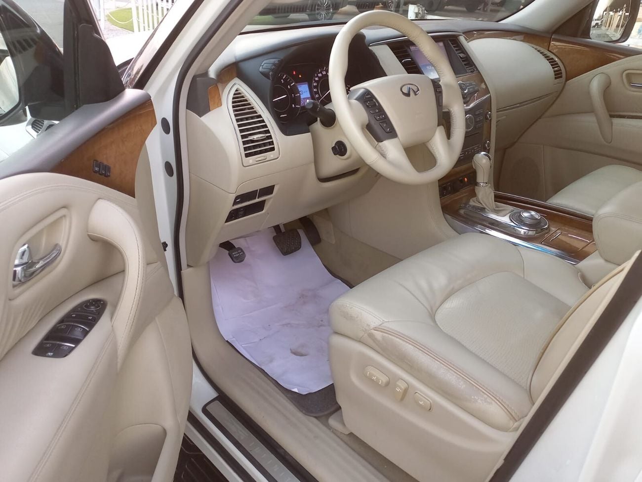 Infiniti QX80 LUXURY