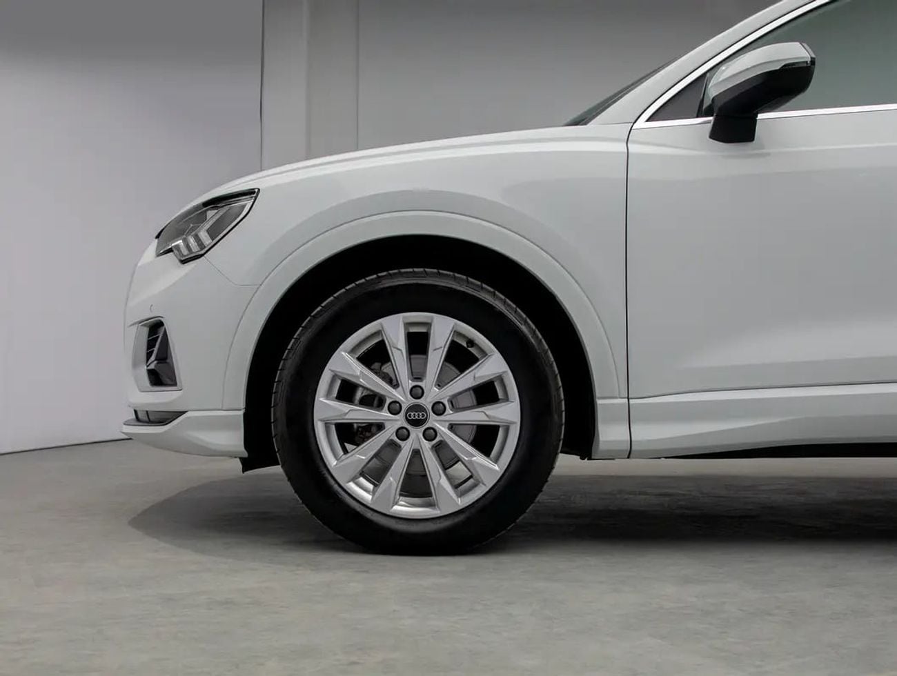 Audi Q3 35 TFSI ADVANCED Full Dealer Service History • GCC