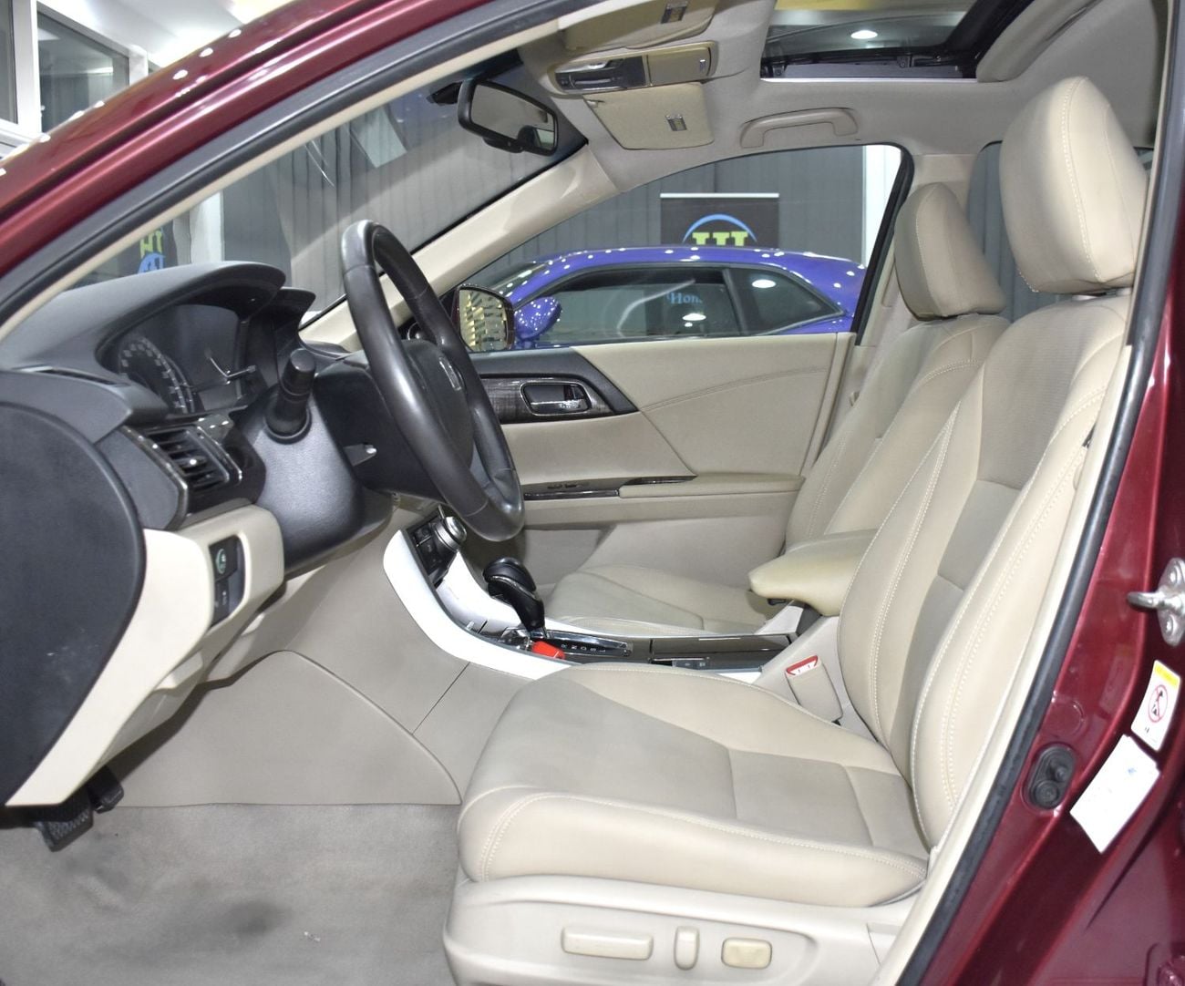 هوندا أكورد EX عرض ممتاز على سيارة هوندا أكورد i-Vtec (موديل 2016) باللون العنابي بمواصفات خليجية