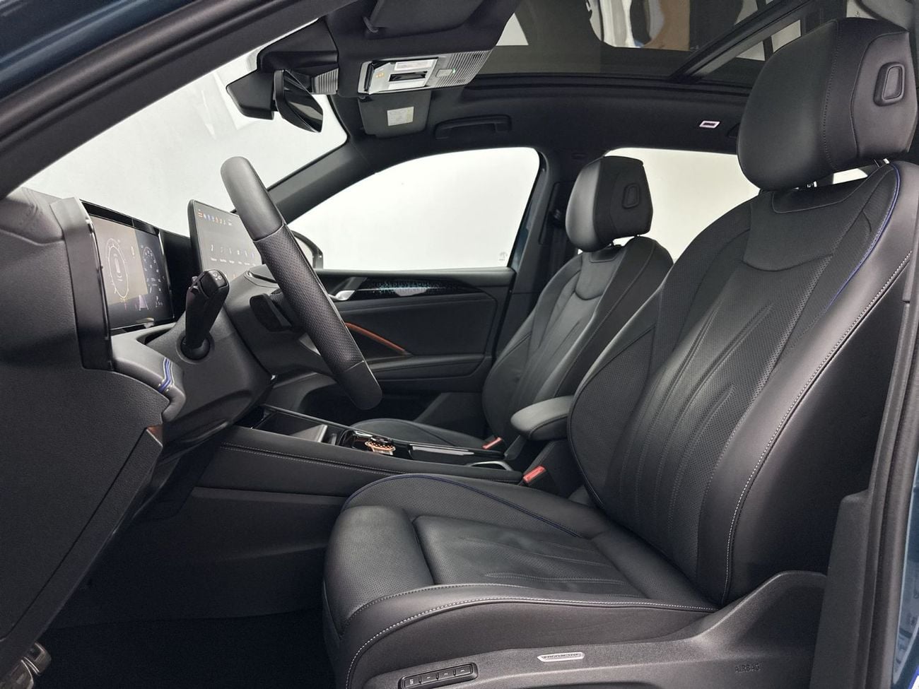 فولكس واجن تيجوان R-LINE 1.4L | Premium R-Line Interior | Panoramic Sunroof | Digital Cockpit Pro | Ambient Lighting | Rear C