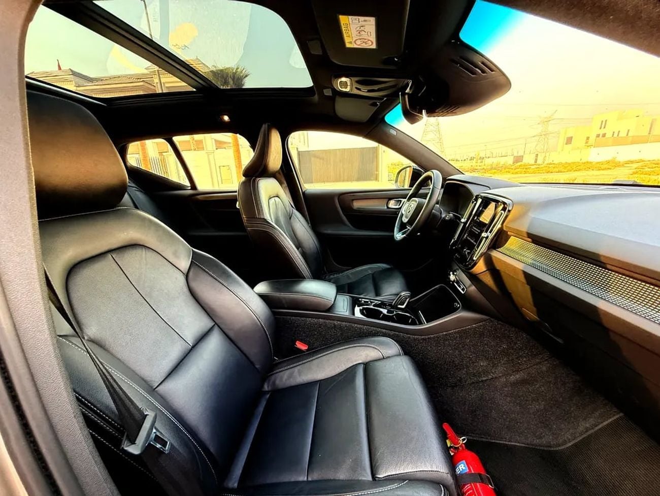 فولفو XC 40 R DESIGN موديل 2022، مواصفات خليجية | عقد صيانة مجاني! تمويل بنكي بدون دفعة أولى (0%)!