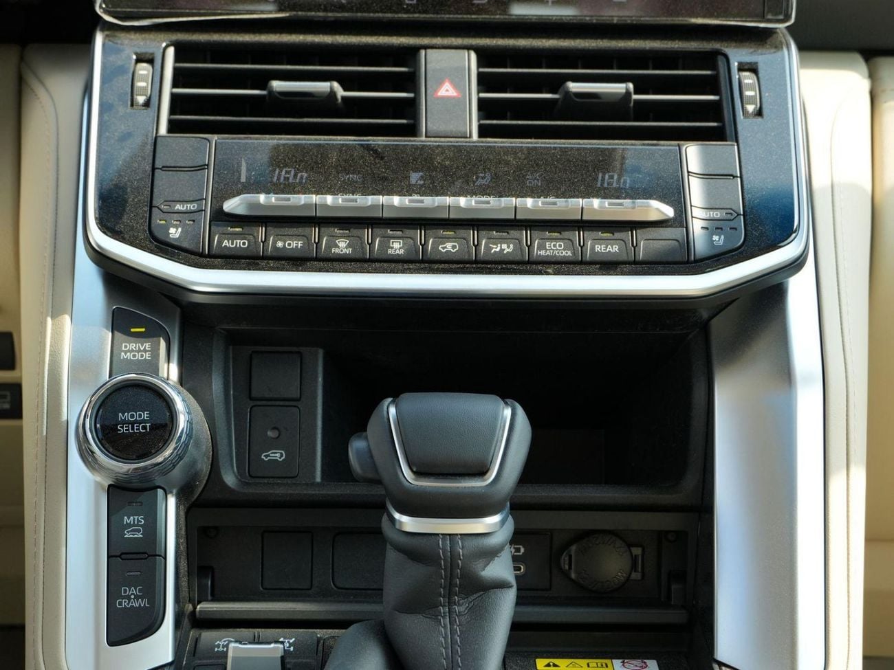 Toyota Land Cruiser GXR TOYOTA Land Cruiser GXR 3.5 TT Petrol AT With , Radar JBL , 360 Camera , Compressor | Saudi Specs Av