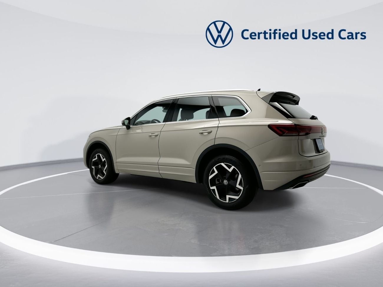 فولكس واجن طوارق ELEGANCE Touareg Elegance++ 3L | Ex-Demo | Coventry 19" Black Alloys | Varenna Leather | Massage Seats | Head