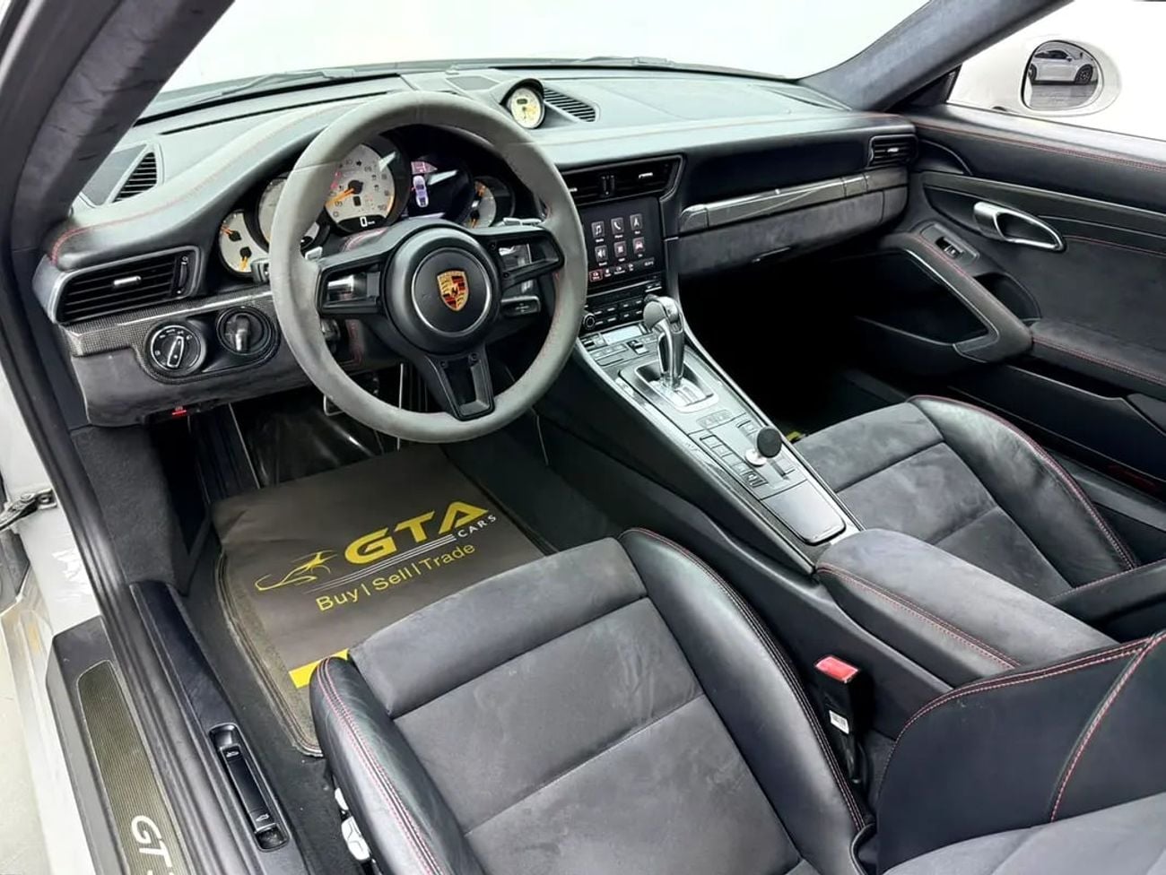 Porsche 911 GT3, Service History, Carbon Fiber Interior, Fully Loaded, GCC