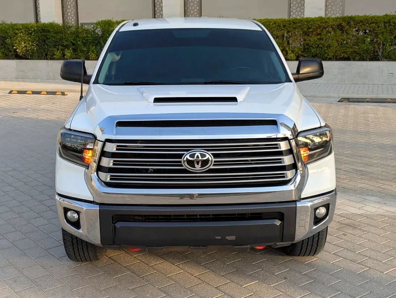 Toyota Tundra STANDARD Crewmax SR5 | GCC specs V8 5.7L Excellent Condition