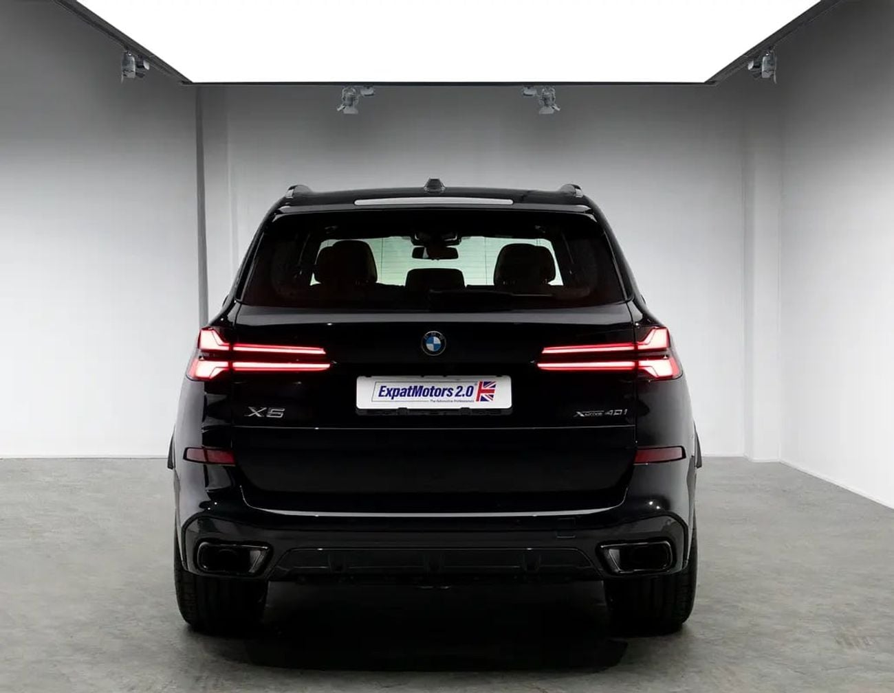 BMW X5 XDRIVE40i M SPORT Masterclass Shadow Line Low KM • Warranty + Service Package • GCC
