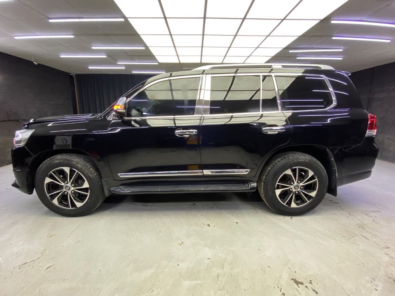 Toyota Land Cruiser Toyota Land Cruiser Diesel Model 2015 Modified to 2021 inside and outside
