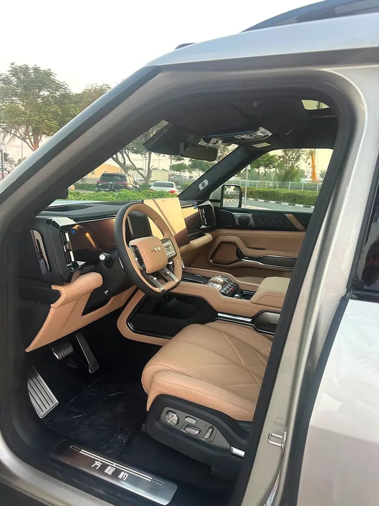 BYD Leopard 8 FLAGSHIP full option flagship full option brand km