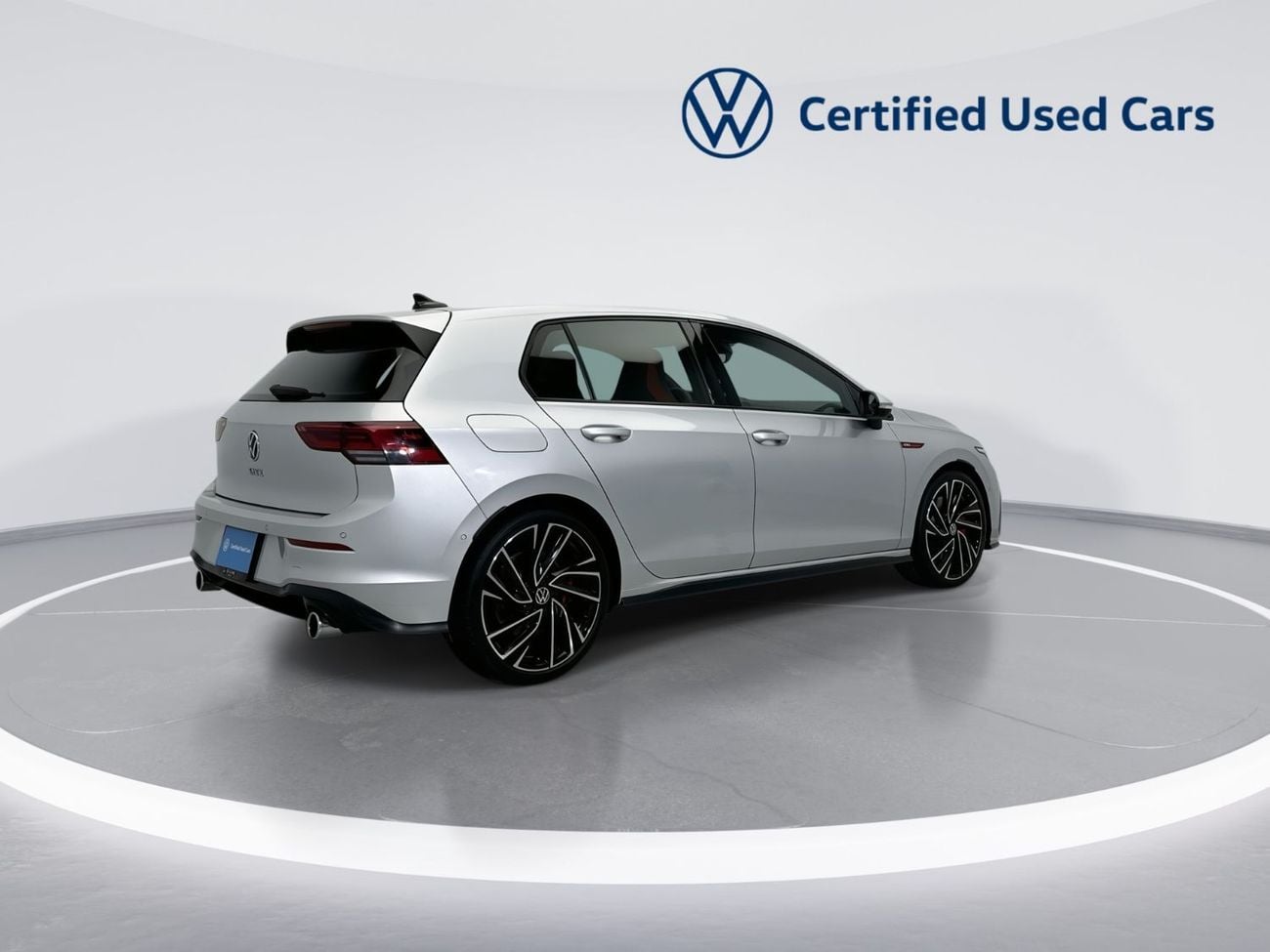 فولكس واجن جولف GTI جولف GTI سعة 2.0 لتر | فتحة سقف بانورامية | 245 حصان | مواصفات خليجية | ناقل حركة DSG بسبع سرعات