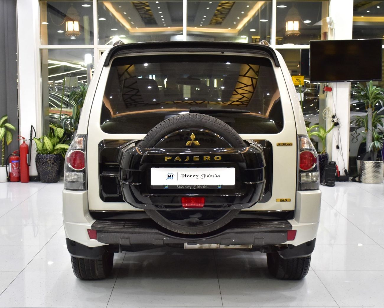 ميتسوبيشي باجيرو EXCELLENT DEAL for our Mitsubishi Pajero 3.8L GLS 3 Doors ( 2018 Model ) in White Color GCC Specs