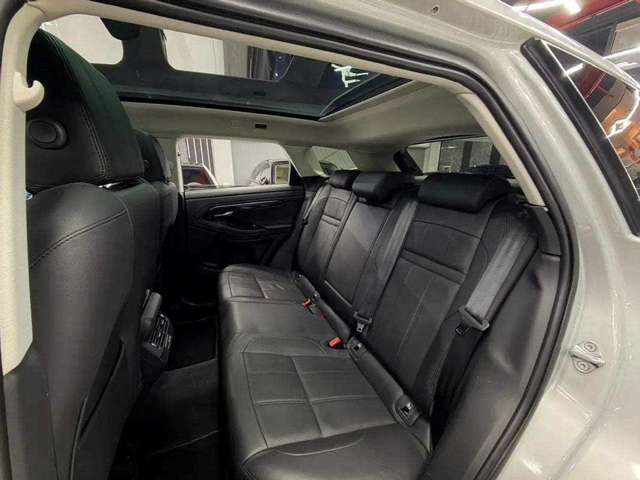Land Rover Range Rover Evoque R-DYNAMIC HSE P300