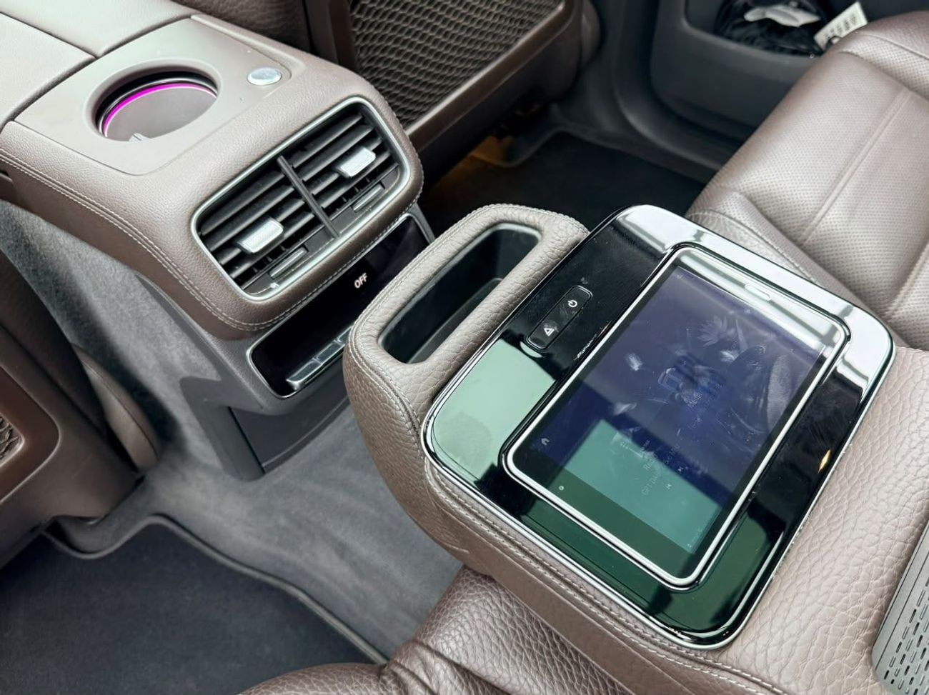 مرسيدس بنز GLS 580 STANDARD مرسيدس بنز GLS580 4MATIC موديل 2020، مزودة بحزمة خدمة مرسيدس بنز لعام 2028، مع ضمان، وسجل صيانة كامل