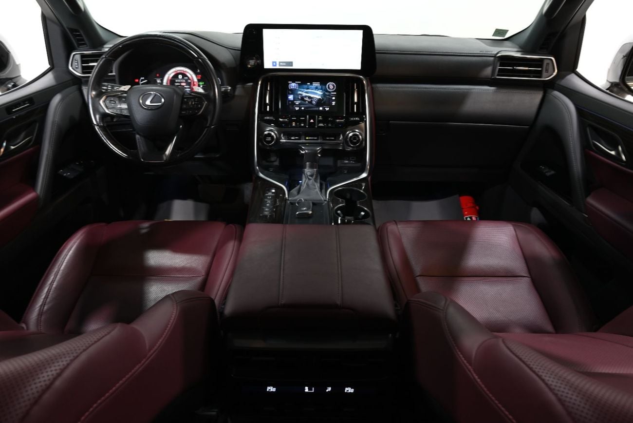 Lexus LX600 SIGNATURE 2023 Lexus LX600, Service History, 1 Year Warranty, Excellent Condition, Full PPF, GCC
