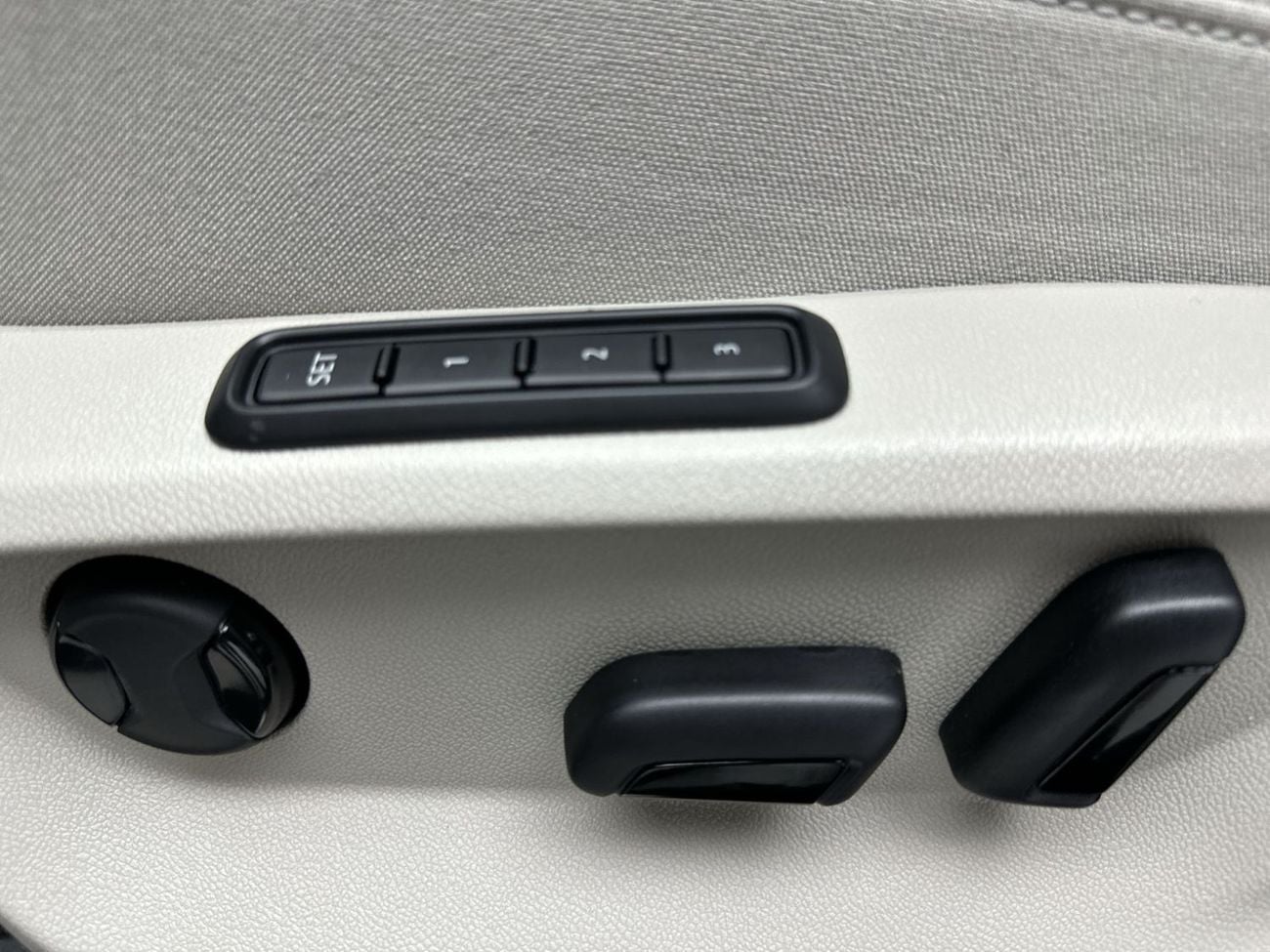 Volkswagen Teramont COMFORTLINE Teramont Comfortline 2L (Facelift 2) | Premium 7-Seater SUV | Panoramic Sunroof | Leather | ACC | Ca