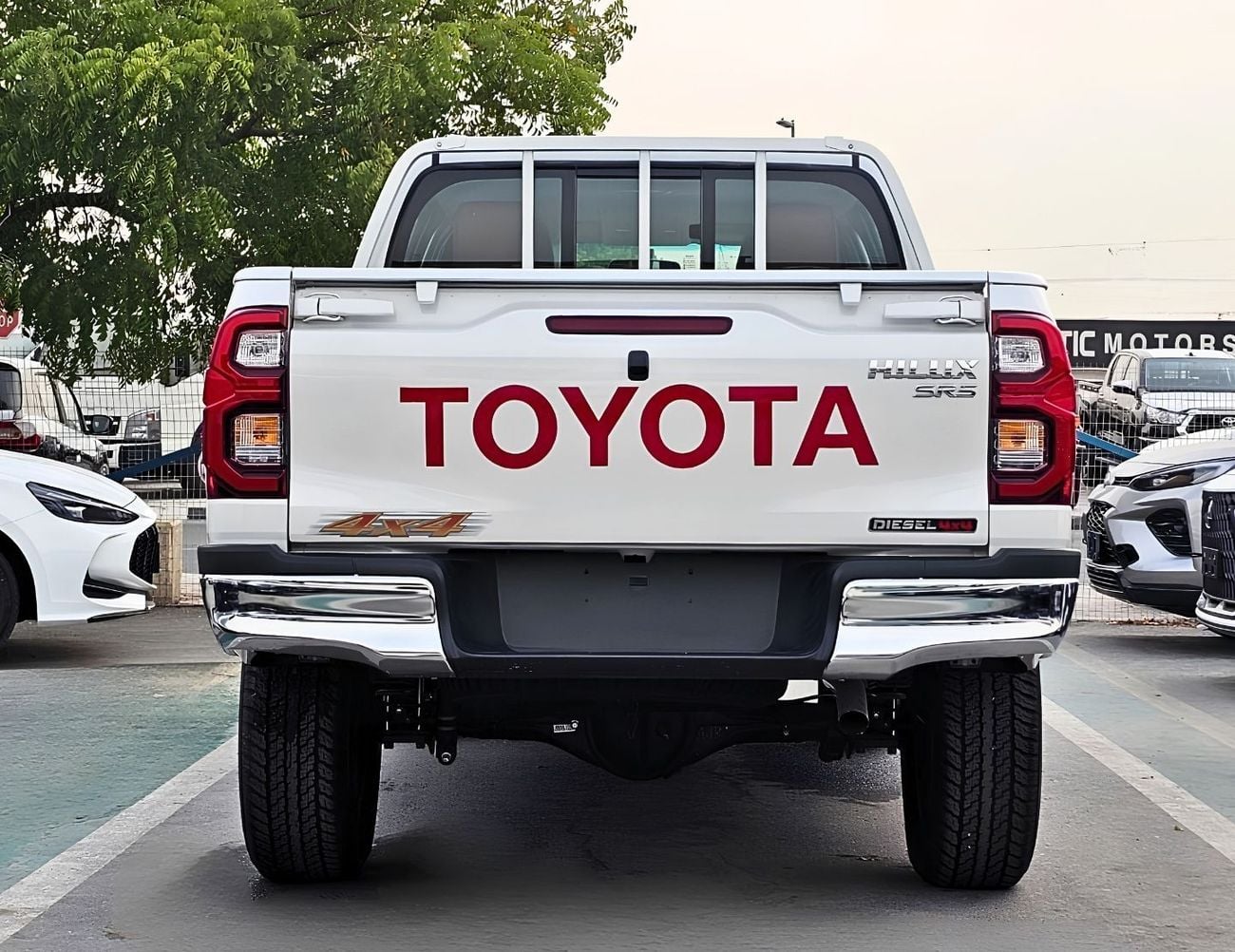 Toyota Hilux TOYOTA HILUX SR5 WIDE BODY DOUBLE CABIN || 2.4L DIESEL V4 M/T 4WD | DIFF-LOCK | REAR CAMERA | AUTO A