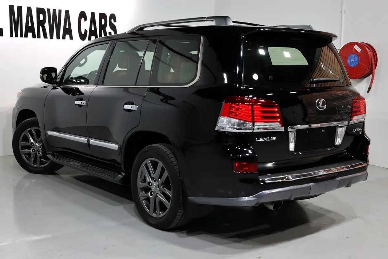 Lexus LX570 LX 570 Signature | GCC Specs | Pristine Condition