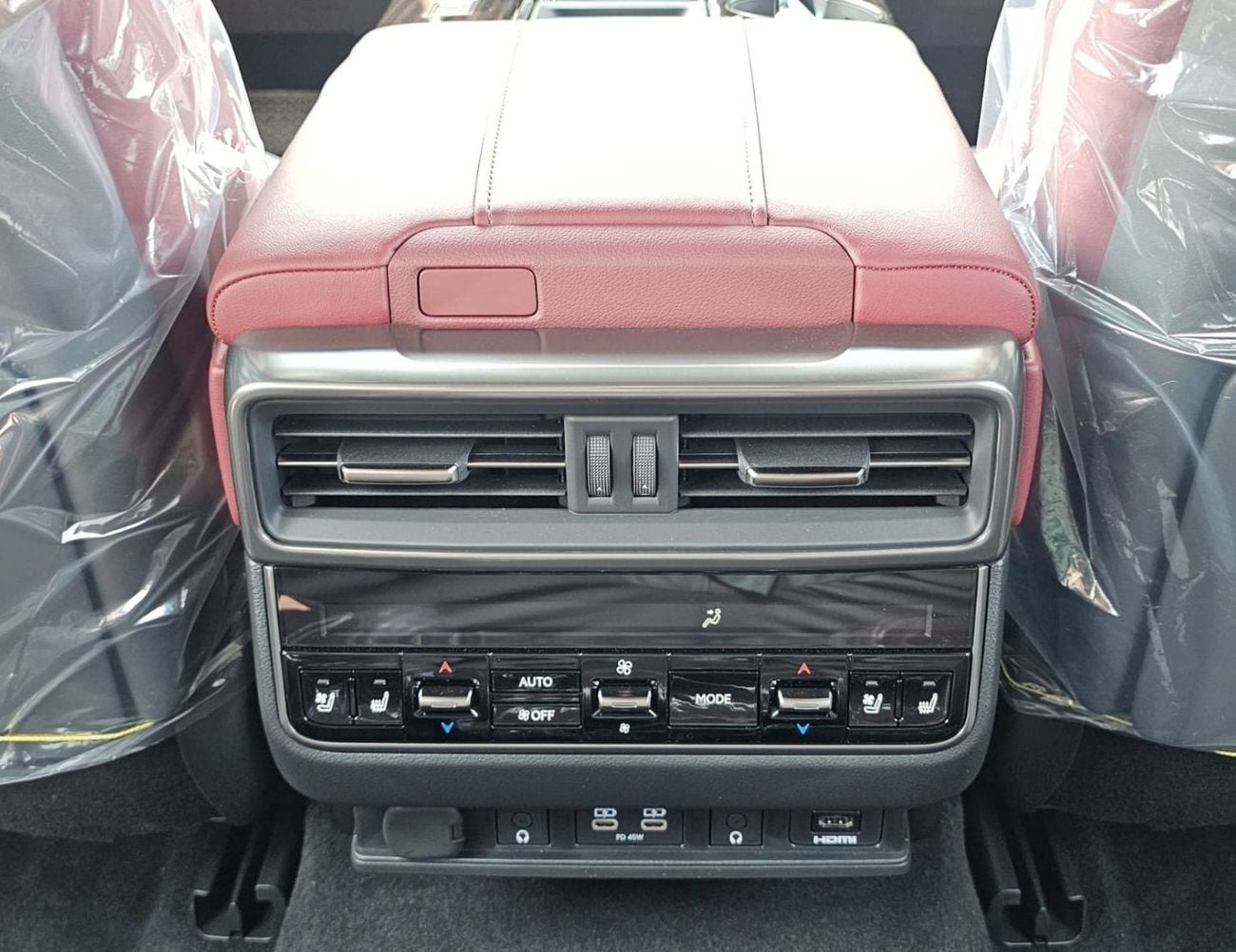 لكزس LX 600 لكزس LX600 مارك ليفينسون || محرك بنزين V6 سعة 3.5 لتر، ناقل حركة أوتوماتيكي، دفع رباعي | رادار، شاشة