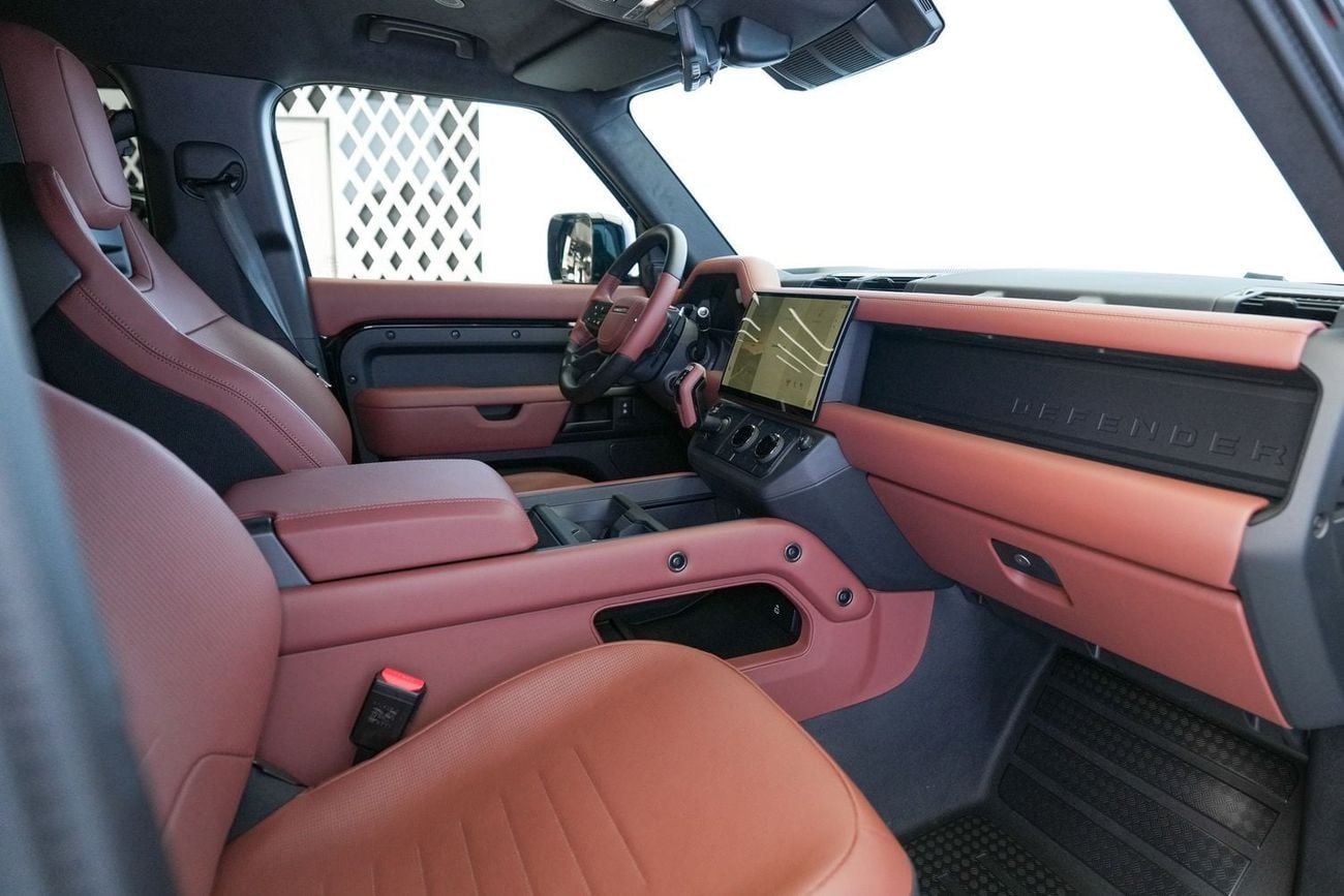 Land Rover Defender 110 OCTA P635 Black Edition