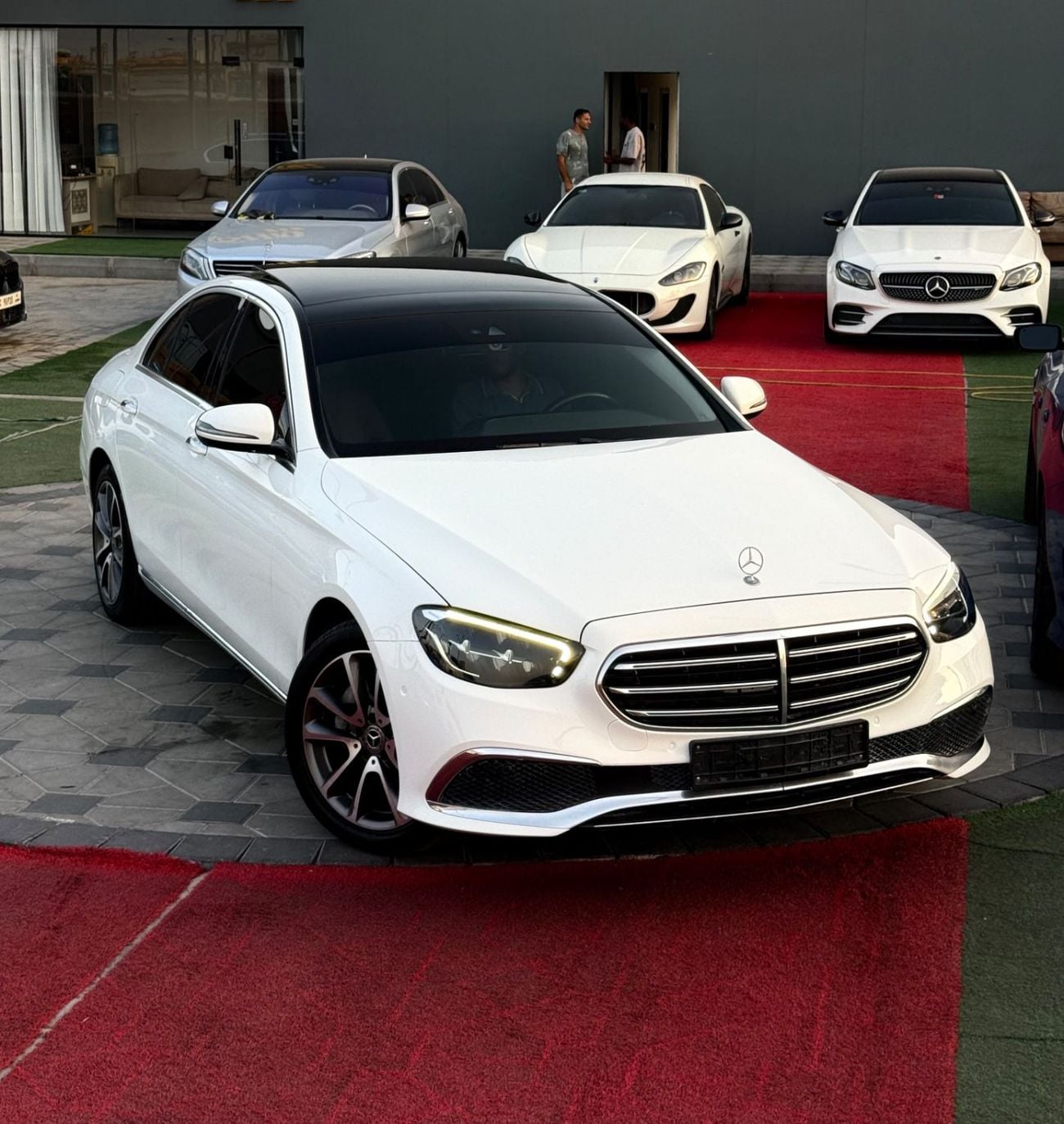 Mercedes Benz E200 PREMIUM