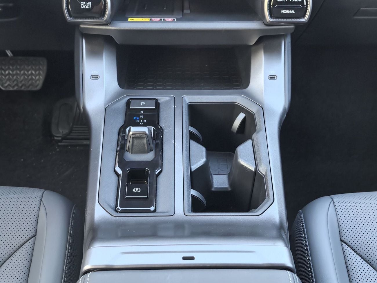 Toyota RAV4 2.5L V4 HYBRID | PWR WITH LEATHER SEATS | PANORAMIC ROOF | LUXURY EDITION | MY2026