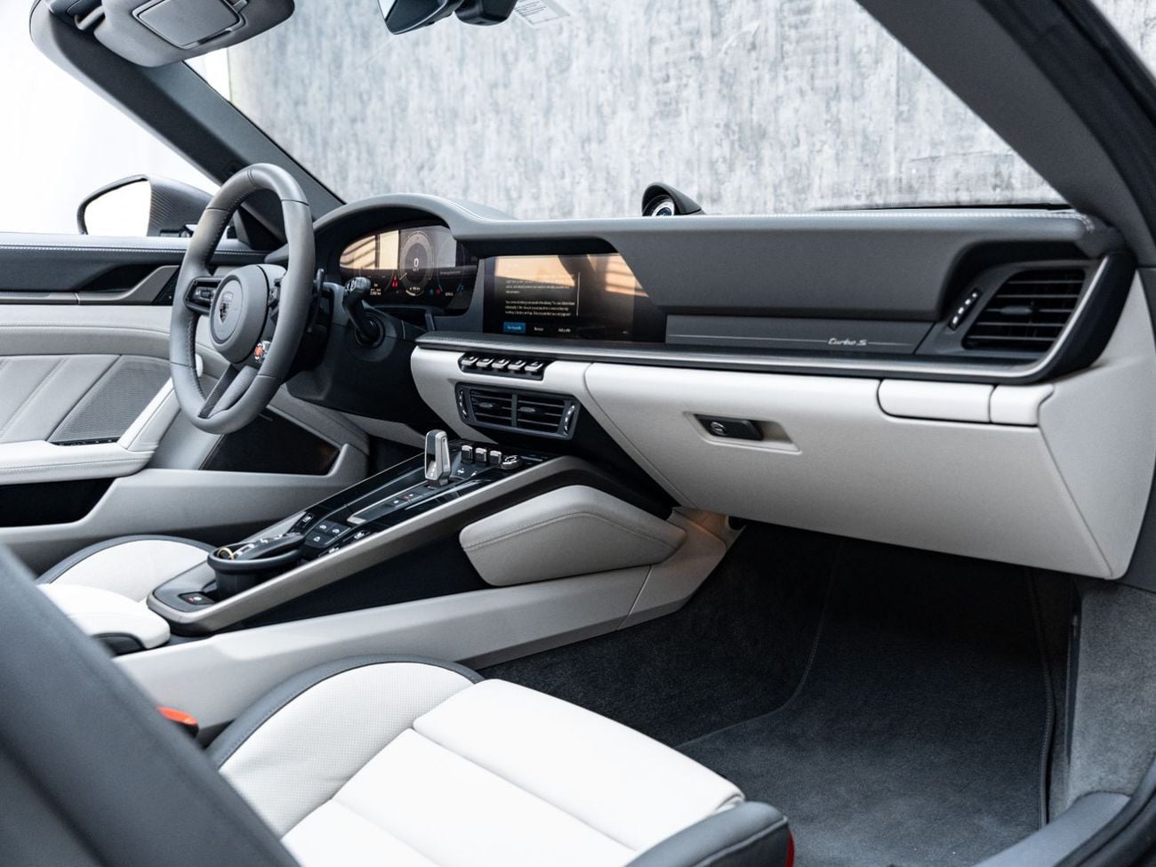 بورش 911 تربو S اشترِ الآن، وادفع لاحقًا | معيار بلاك لاين | ضمان بورشه 2029، كيلومترات منخفضة، دول مجلس التعاون الخ