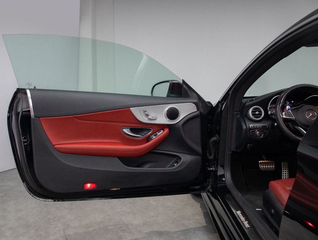 مرسيدس بنز C 300 ستاندارد