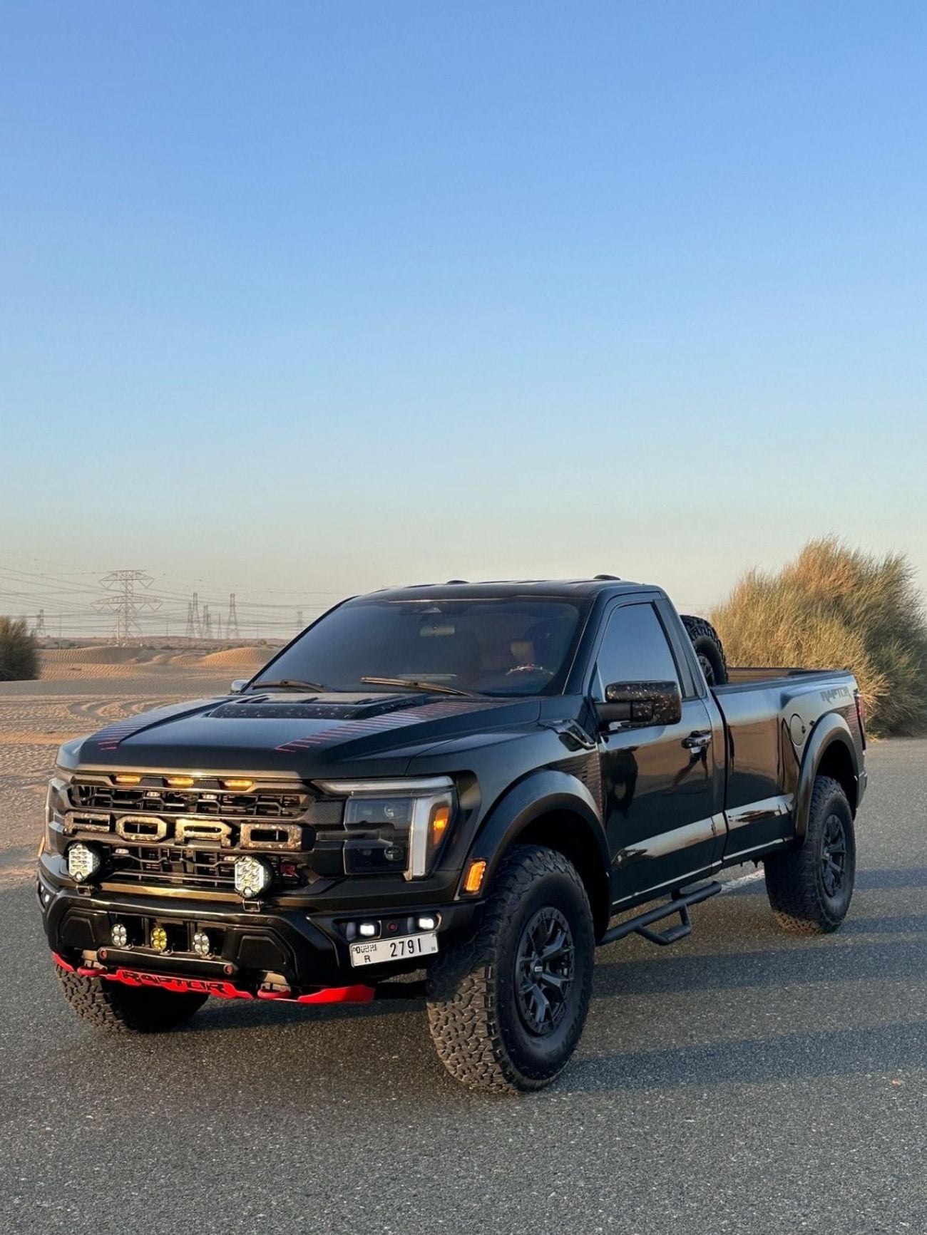 فورد F 150 رابتور كرو لوكس سيارة رابتور آر موديل 2023 معدلة بقوة 485 حصان مسجلة في الإمارات العربية المتحدة