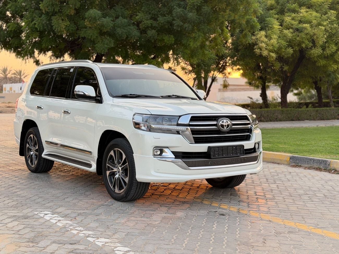 Toyota Land Cruiser GXR Grandturing V8