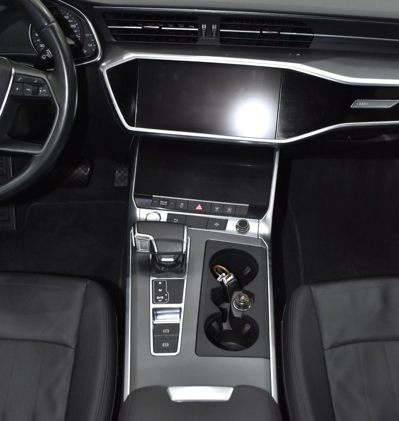 أودي A6 45 TFSI عرض ممتاز لسيارة أودي A6 45TFSi (موديل 2020) باللون الأبيض بمواصفات خليجية