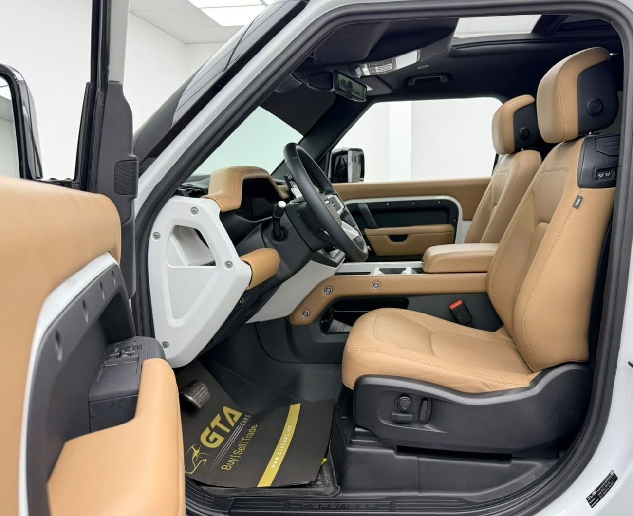 لاند روفر ديفندر 90 X-DYNAMIC HSE P400