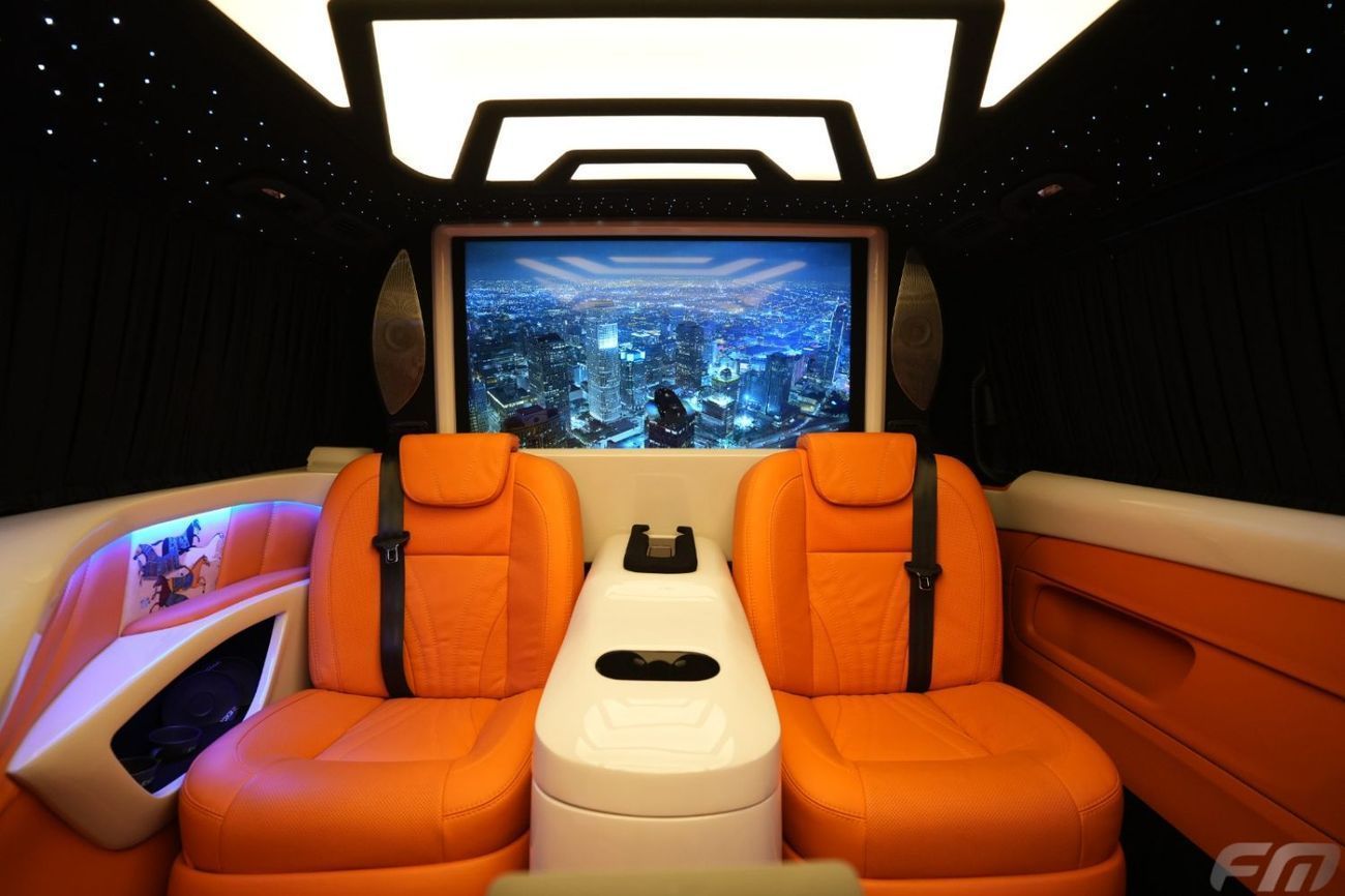 Mercedes Benz V300 AVANTGARDE VIP BUSINESS VAN – FULL LUXURY OPTION | BRAND NEW | GCC | 2025
