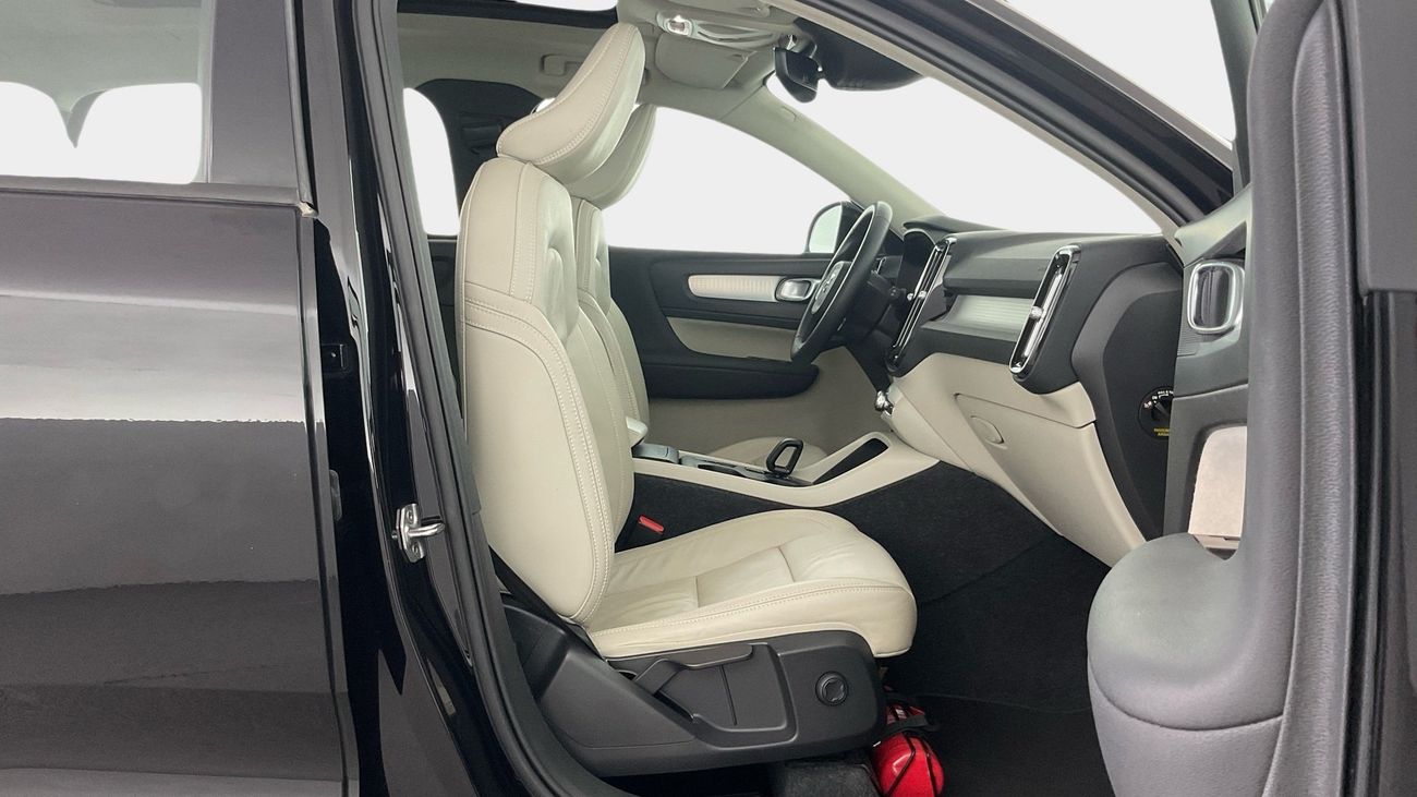 Volvo XC40 MOMENTUM | Guaranteed Warranty | 0 Down Payment